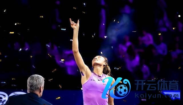 酸了！郑钦文讲解理疗师晒内马尔合照