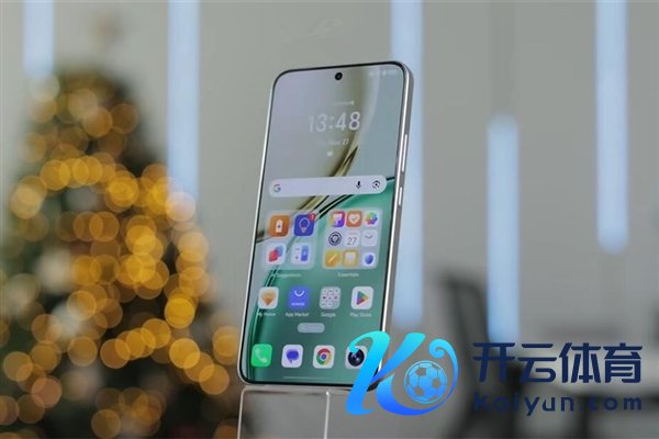 荣耀600系列来了：横向大矩阵镜头+橙色机身 果味拉满